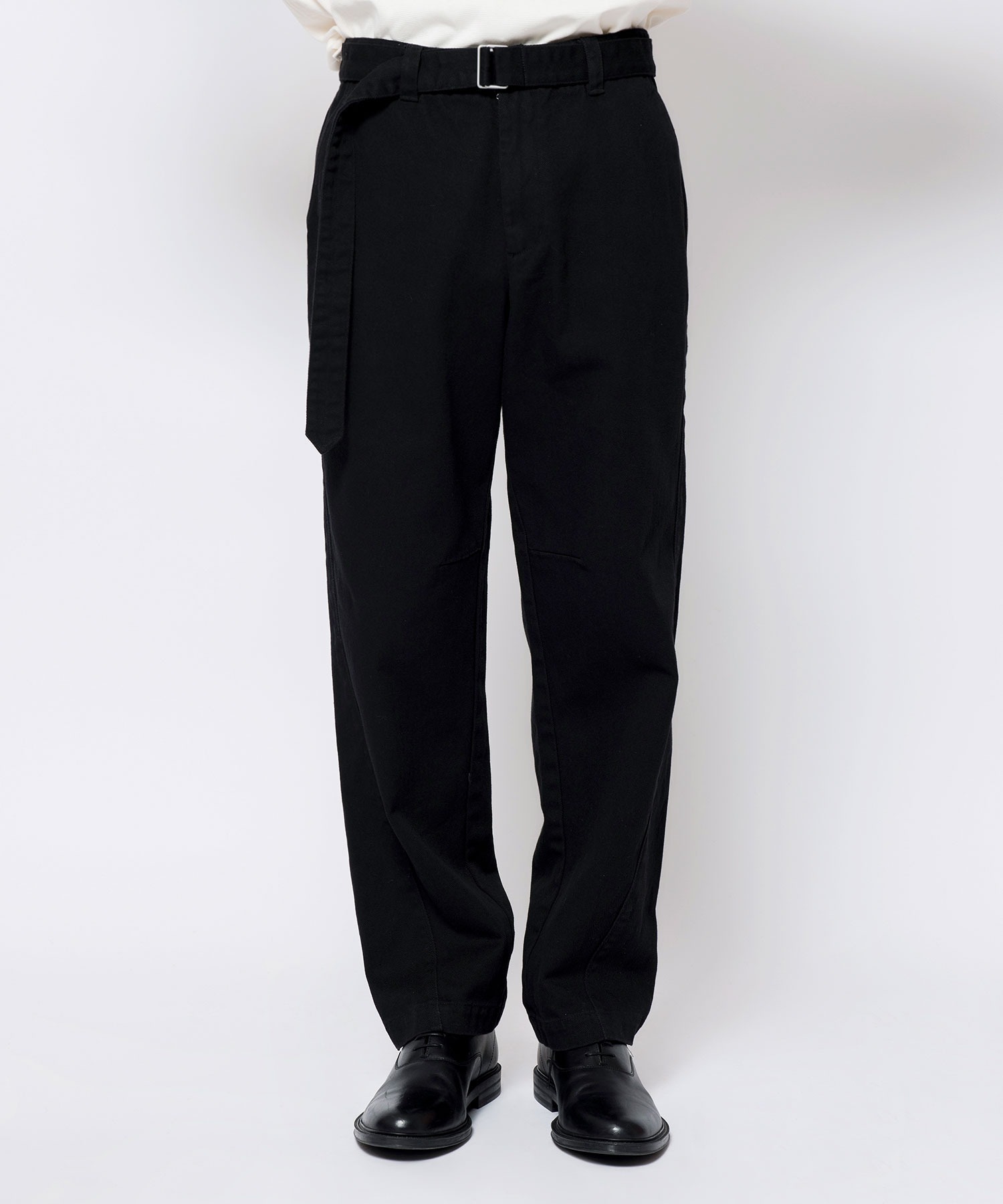 BELTED CHINO PANTS black