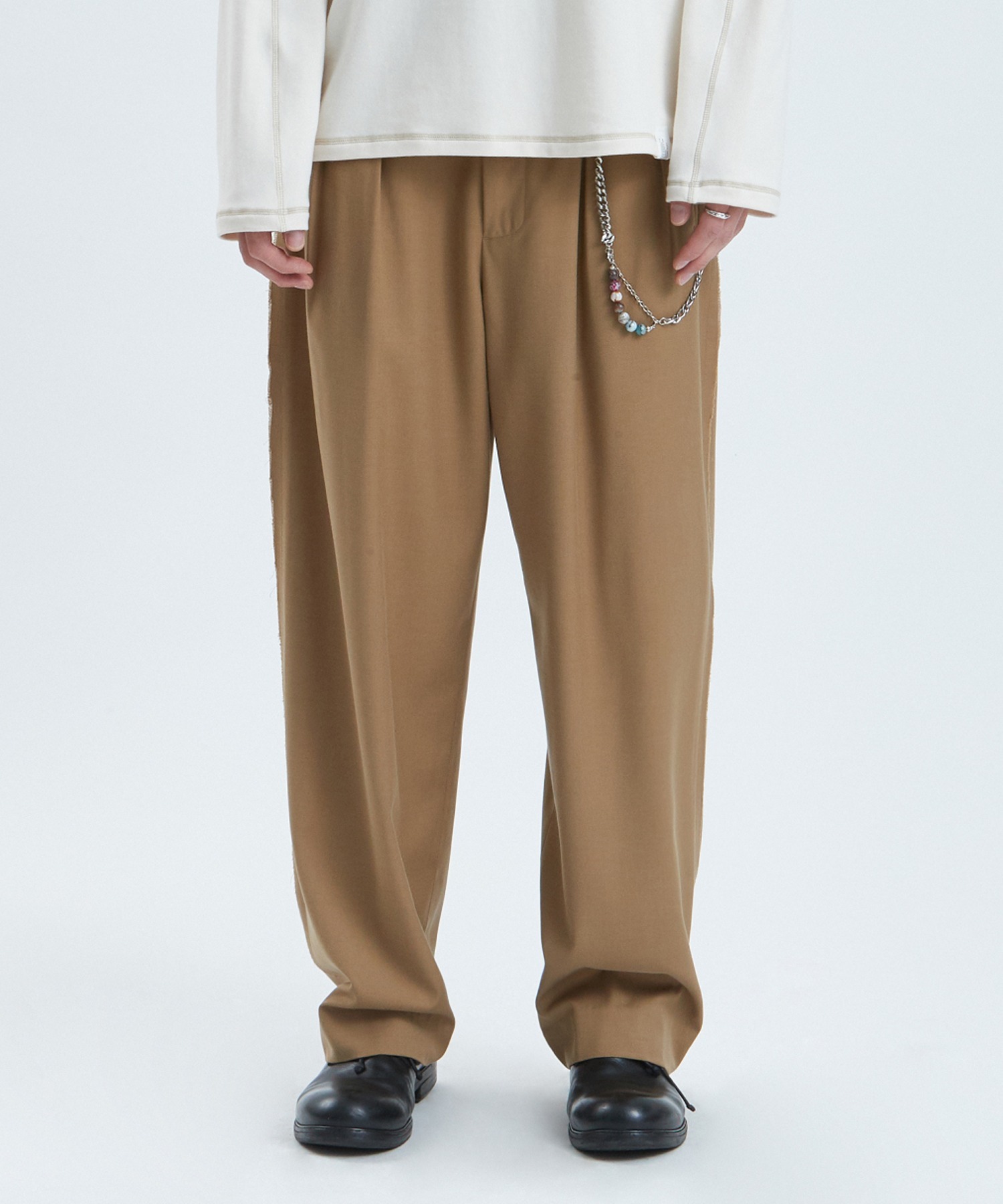 CUT OUT TWO TUCK TROUSERS beige brown